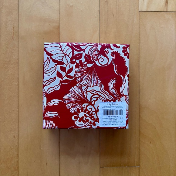 Lily Pulizer Monstera Leaf Boxed Gift Set Pendant Necklace Stud Earrings - Picture 5 of 5